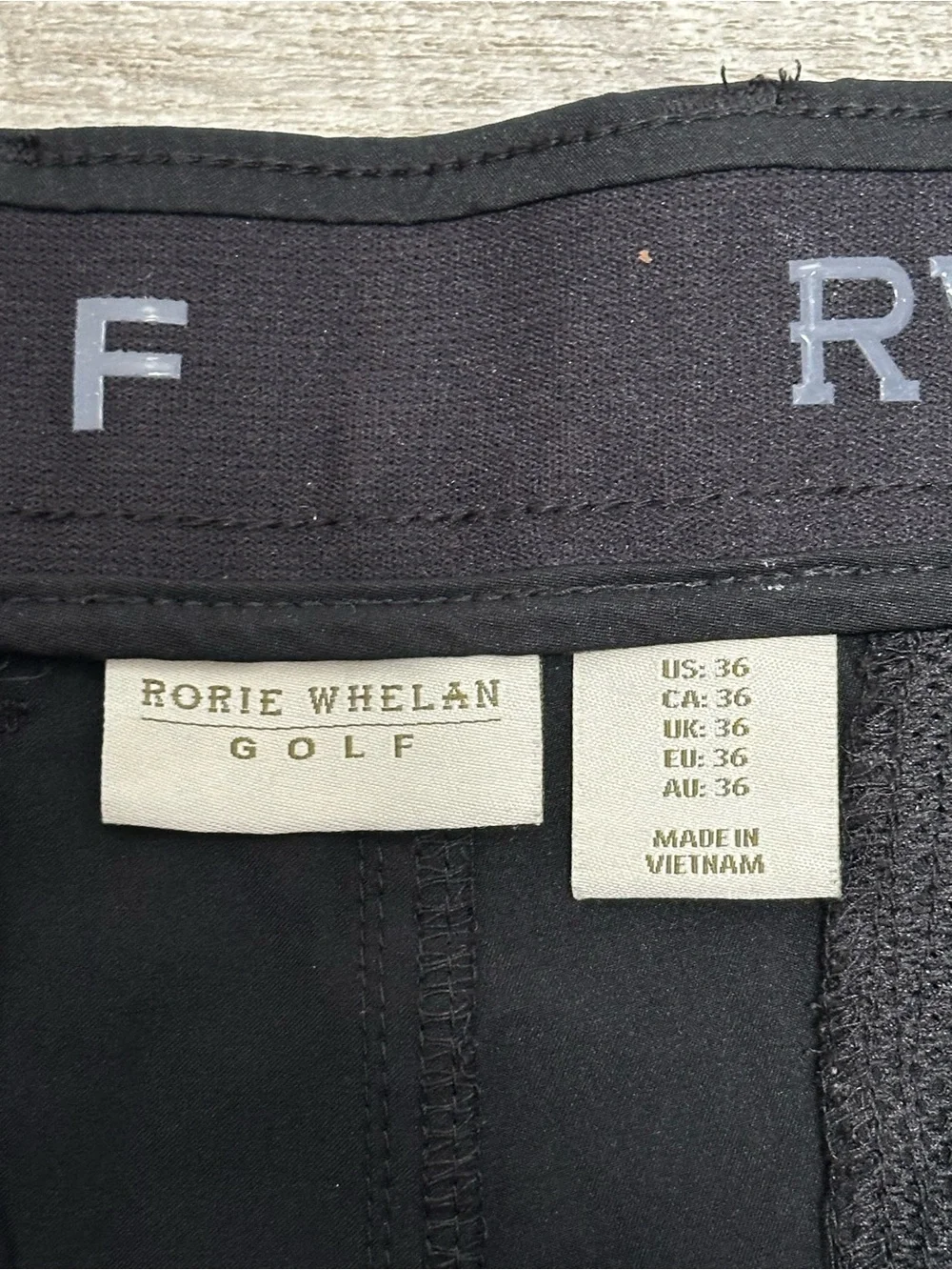 Mens RW Golf 36 Medium Shorts Chino Khakis Stretch Grip Waistband Black NWOT